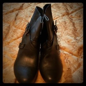 Black ankle heel boots